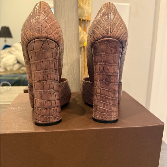 Louis Vuitton Fall 2013 Crocodile High Heel Sandal - Picture 3 of 5